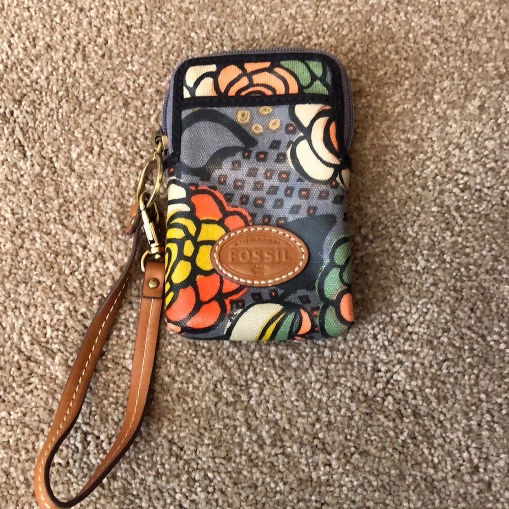 Cell phone case for smaller phones.  Zippered top.